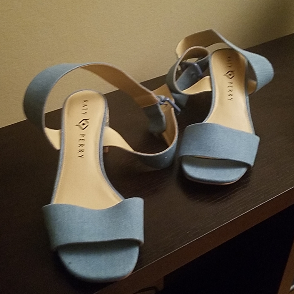 Sandals - Picture 3 of 4